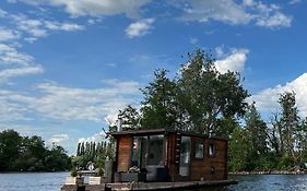 Gemütliches Hausboot mit Kamin in Berlin
